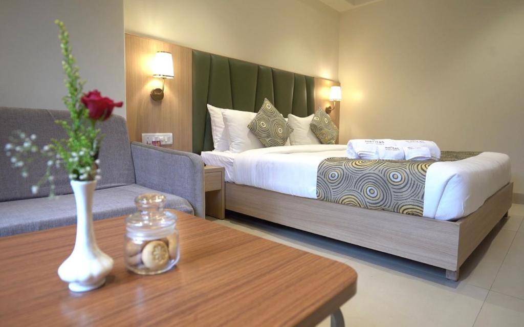Meritas Crystal Resort Lonavala Eksteriør billede